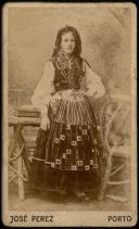 Retrato mulher com traje de lavradeira